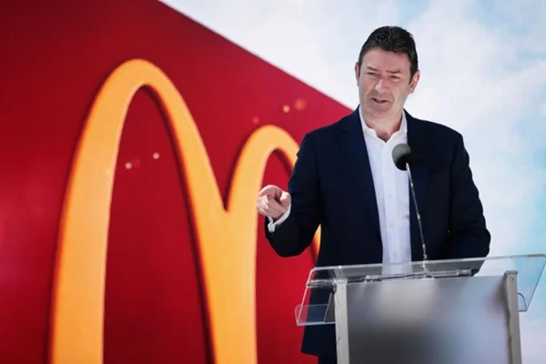 McDonald’s acusa ex-CEO de destruir provas de relações com funcionárias