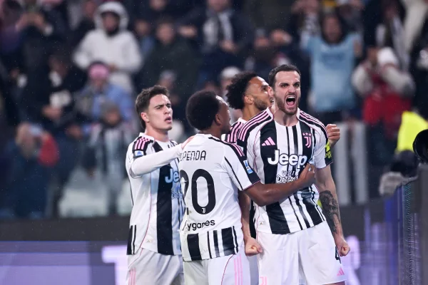 Jogadores da Juventus comemorando gol diante da Udinese pelo Campeonato Italiano