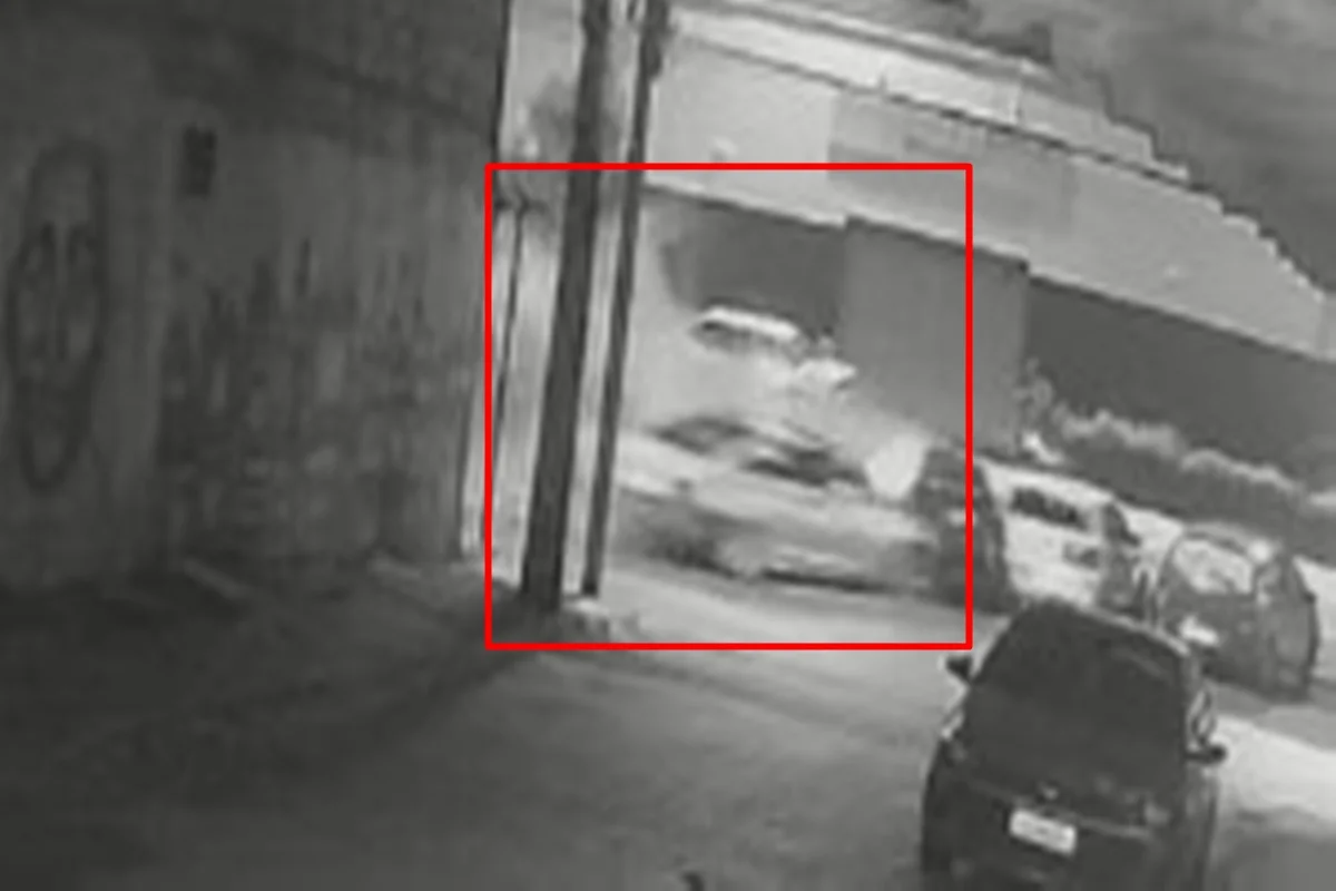 Motorista foragido após destruir cinco carros e ferir homem no Sol Nascente é identificado como Ismael dos Santos Andrade