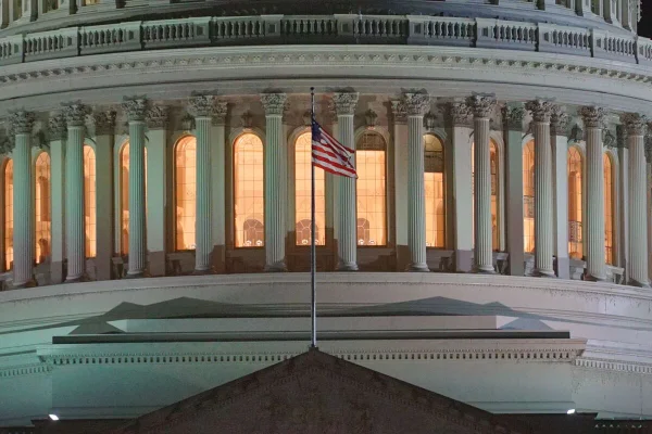 Imagem colorida do Capitólio dos EUA - Metrópoles