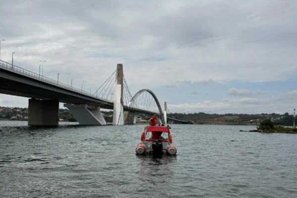 Bombeiros localizam corpo boiando próximo à Ponte JK, no Lago Paranoá