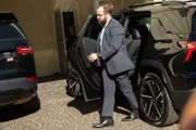 Carro chega à residência de Ciro Nogueira em meio à busca e apreensão da Polícia Federal (PF) Carro chega à residência de Ciro Nogueira em meio à busca e apreensão da Polícia Federal (PF)