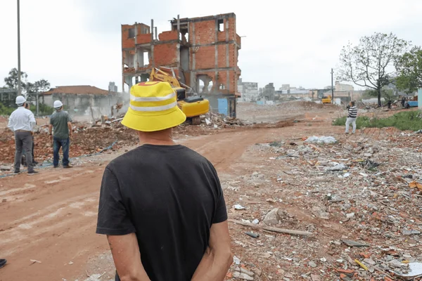 Última mudança e demolição põem fim à desocupação da Favela do Moinho