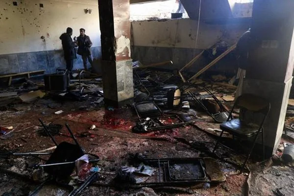 Atentado contra centro cultural no Afeganistão deixa 40 mortos