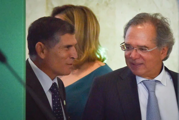 Batalha por verbas publicitárias ajudou a derrubar Santos Cruz