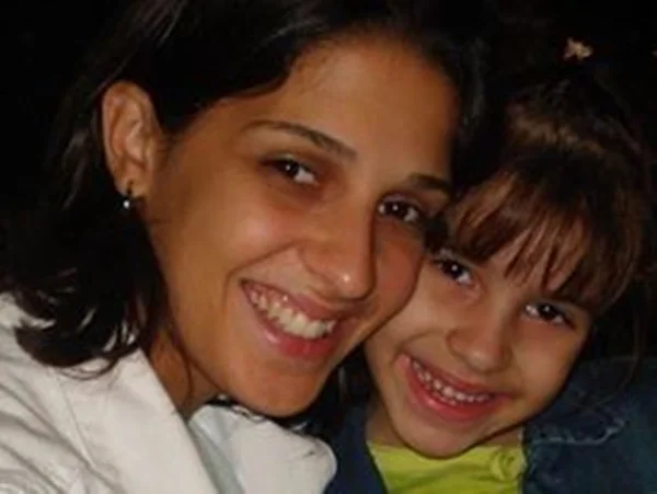 Mãe de Isabella Nardoni posta foto de filho recém-nascido