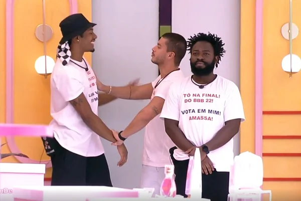 Paulo André e Arthur Aguiar discutem após ação da Avon