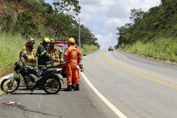 Grávida morre após acidente de moto na BR-251
