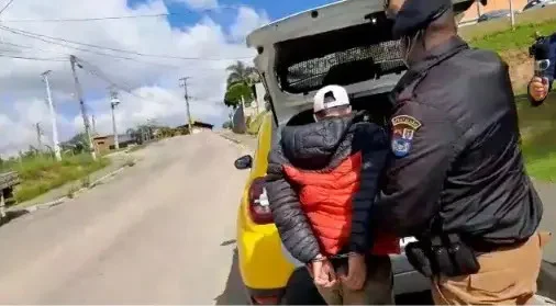 Homem diz que esfaqueou ex-prefeito, se arrependeu e tentou socorrê-lo