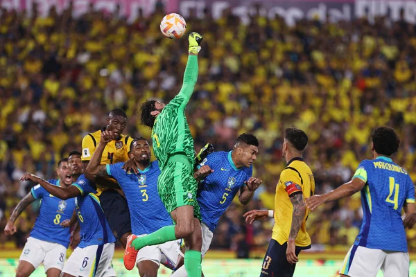 Imagem colorida do jogo entre Equador x Brasil - Metrópoles