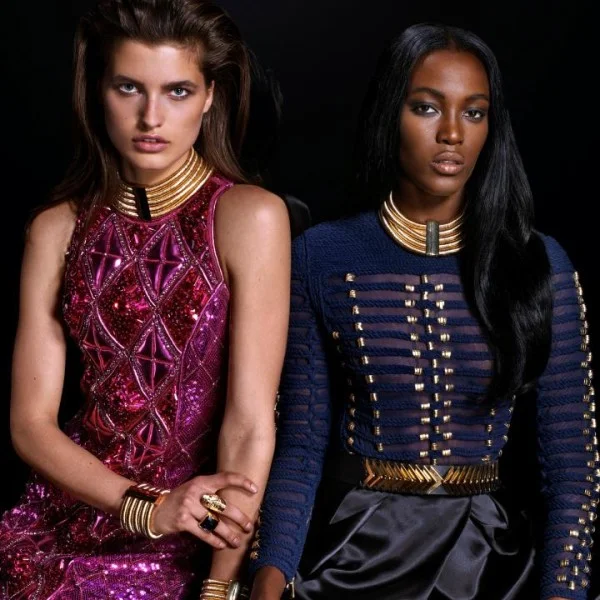 Elas estão enlouquecidas! Com vestidos a US$ 600, Balmain para H&M gera confusão e polícia é acionada