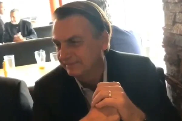 Tuítes revelam relação de apoiadores de Bolsonaro com religião