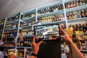 Autoridades paulistas realizam operações contra a intoxicação por metanol em bebidas