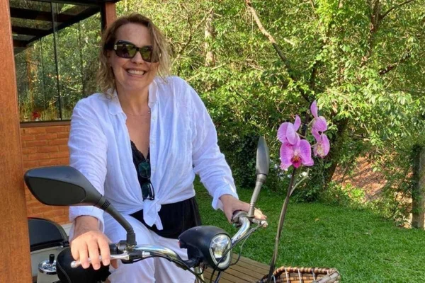 Assessoria de Ana Beatriz Nogueira revela data de cirurgia da atriz