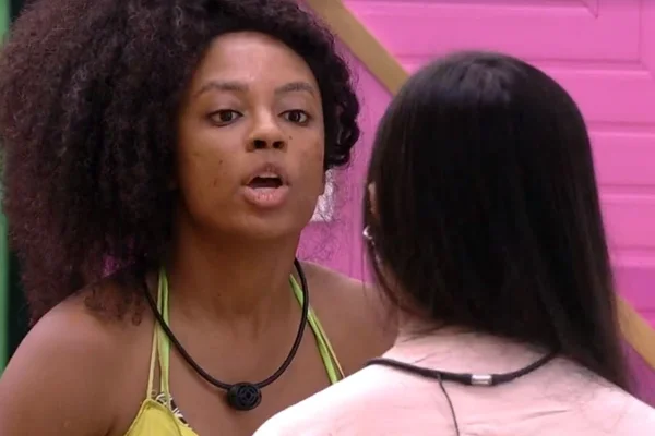 Lumena e Juliette brigam