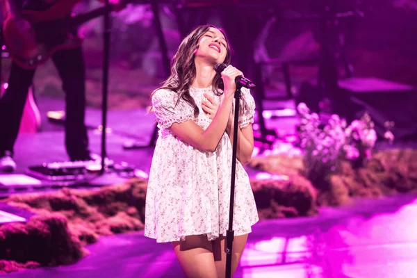 Olivia Rodrigo rebate críticas ao uso de babydoll
