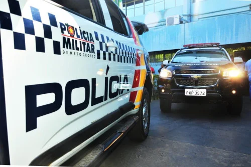 Homem descobre traição de namorada, espanca o amante e vai preso