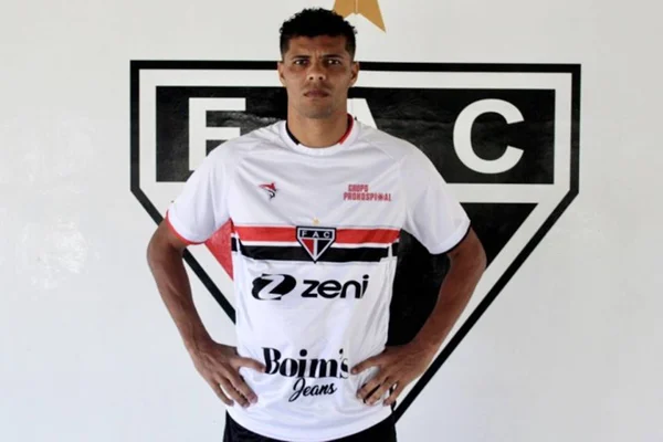 Jogador do Ferroviário é preso em estádio antes de partida contra o Campinense - Metrópoles