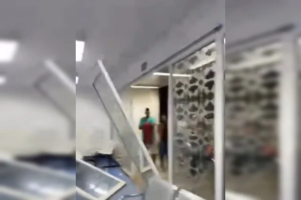 Vídeo: pacientes se revoltam por falta de atendimento e quebram UPA