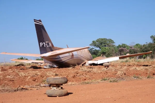 Avião com candidato em campanha sai da pista durante pouso em GO