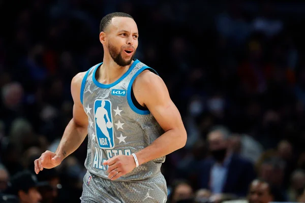 Com show de Stephen Curry, time LeBron vence Jogo das Estrelas da NBA