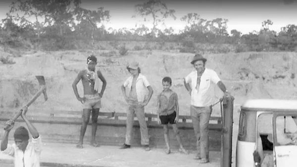 A história triste e feliz de pai e filho nas estradas da vida