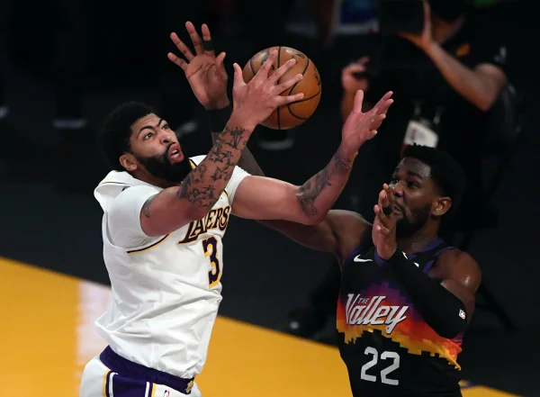 Anthony Davis brilha e Lakers batem Suns; Knicks vencem Clippers