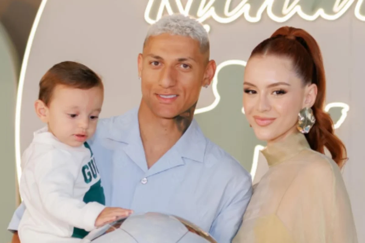 Amanda Araújo e Richarlison ao lado do filho Amanda Araújo e Richarlison ao lado do filho