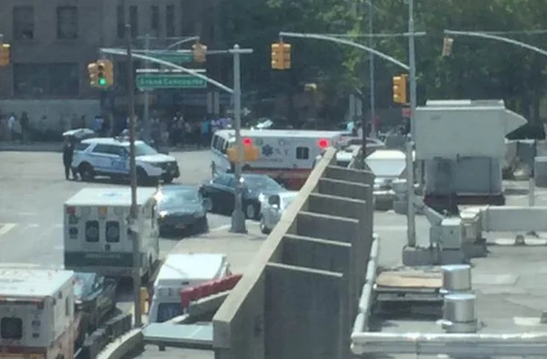 Homem armado com fuzil abre fogo em hospital de Nova York