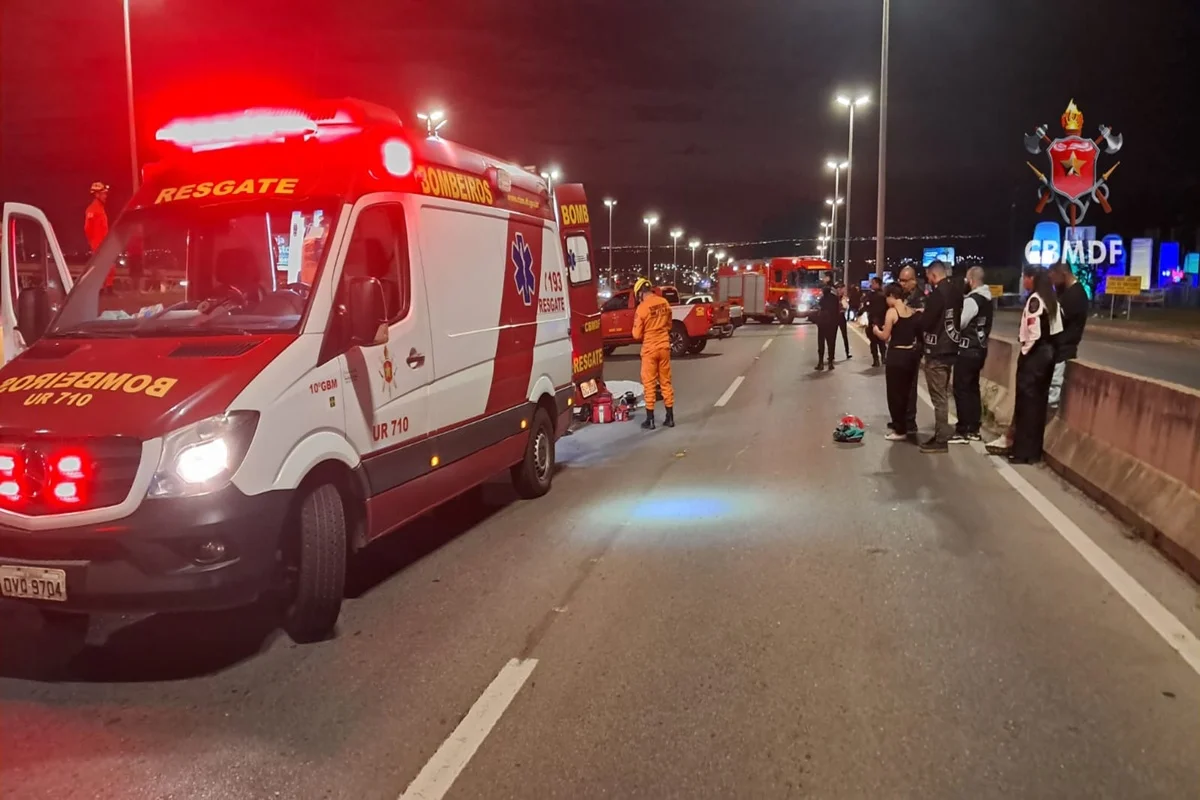 Acidente interditou totalmente a marginal da BR-020, no sentido Sobradinho, durante o atendimento das equipes de resgate Acidente interditou totalmente a marginal da BR-020, no sentido Sobradinho, durante o atendimento das equipes de resgate