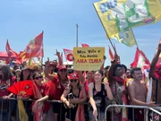 Apoiadores de Lula fazem ato em Copacabana Apoiadores de Lula fazem ato em Copacabana