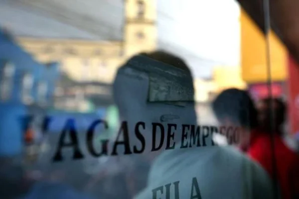 Com fim dos contratos temporários, desemprego atinge 12,7 milhões