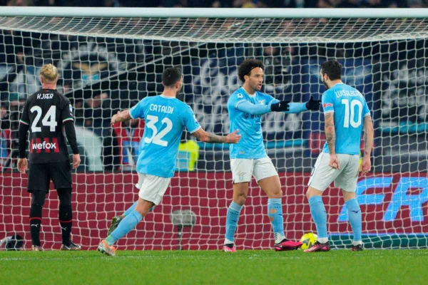 Lazio faz 4 x 0 no Milan e líder Napoli fecha turno com 12 pontos de frente