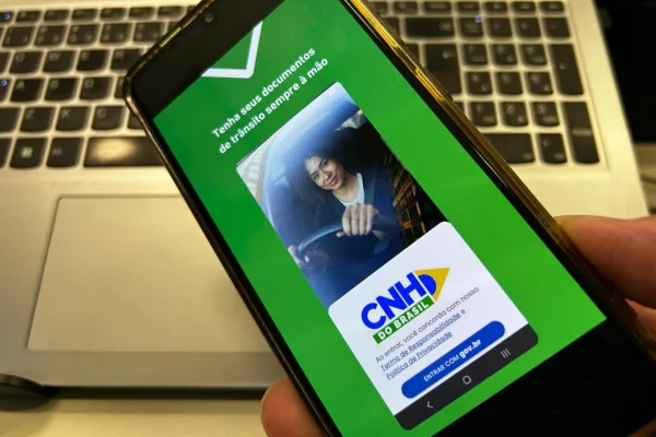 Imagem colorida da tela aplicativo CNH do Brasil