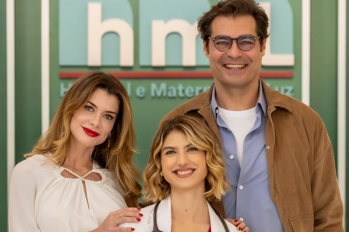 Vanessa (Alinne Moraes), Leandra (Giovanna Grigio) e Gabriel (Thiago Lacerda) na novela Por Você Vanessa (Alinne Moraes), Leandra (Giovanna Grigio) e Gabriel (Thiago Lacerda) na novela Por Você
