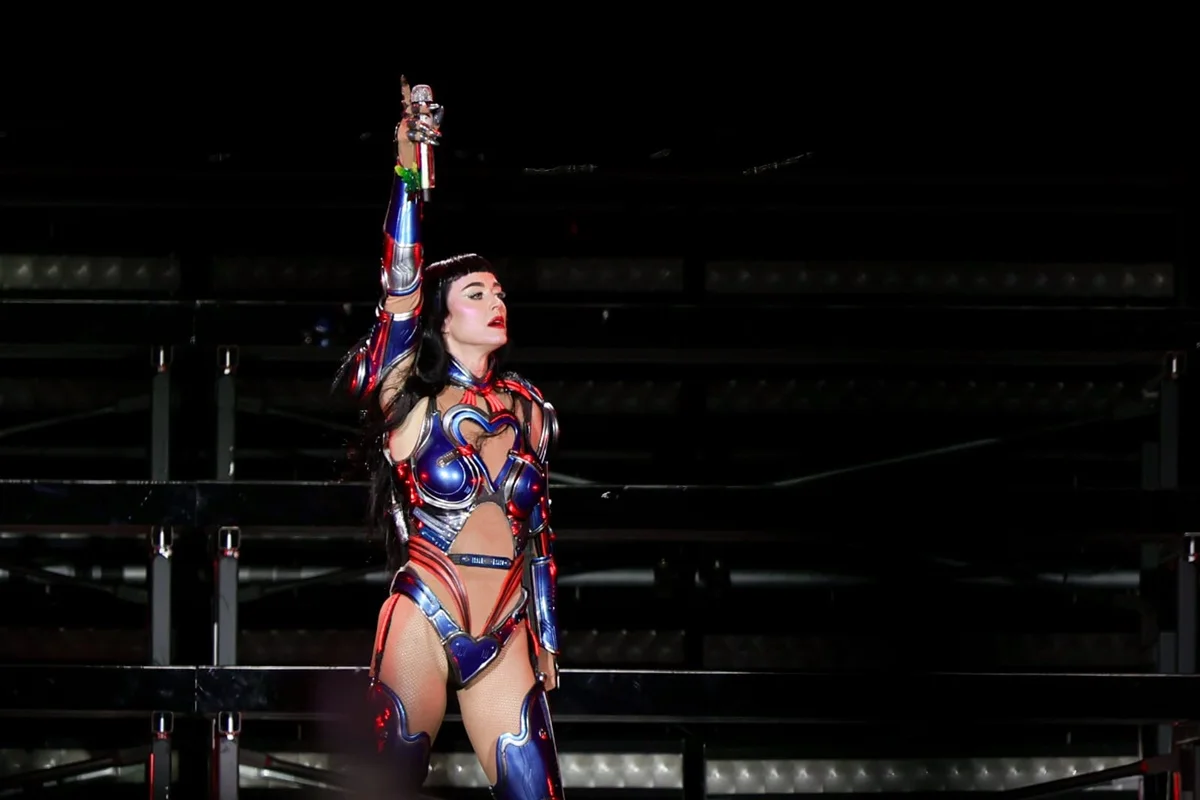 Katy Perry durante o show Katy Perry durante o show