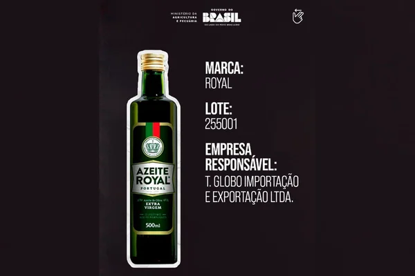 Imagem mostra o azeite de oliva extravirgem da marca Royal recolhido pela Anvisa. Metrópoles