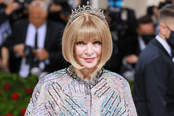 Foto com cor. Anna no Met Gala 2022, com o tema In America: An Anthology of Fashion - Metrópoles