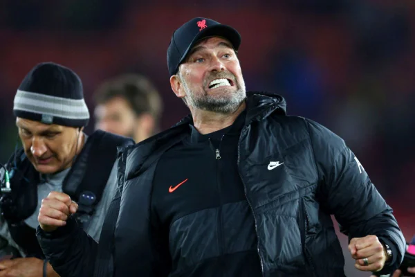 Com apenas 21 técnicos na história, Liverpool dá aula de longevidade