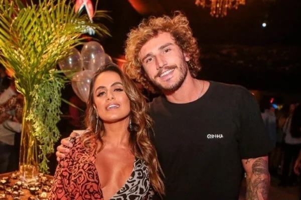 Ex-BBBs Carol Peixinho e Alan vivem “lua de mel” em segredo