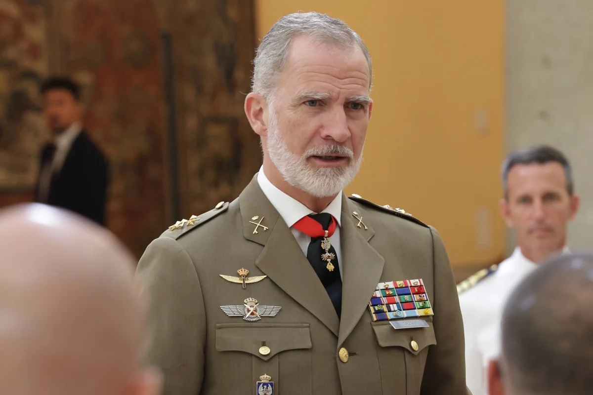 Felipe VI chamou atenção nas redes durante a comemoração do título espanhol Felipe VI chamou atenção nas redes durante a comemoração do título espanhol