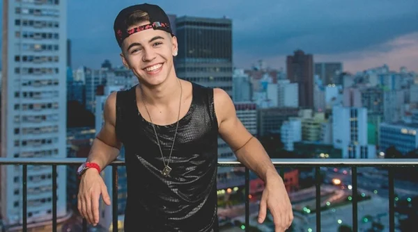 Após reclamações, Vogue Itália tira entrevista com Biel do ar