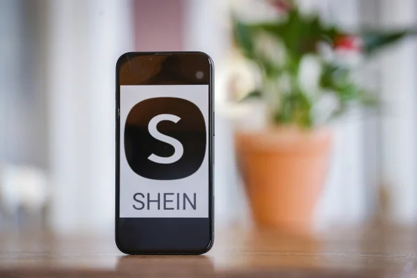 Aplicatico app Shein roupas venda comercio Metropoles