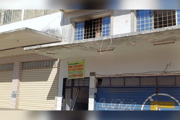 Explosão de gás provoca incêndio em prédio e 2 pessoas ficam feridas - destaque galeria