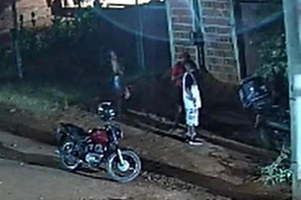 Dupla é presa por agredir homem com faca, facão e tijolo no DF - destaque galeria