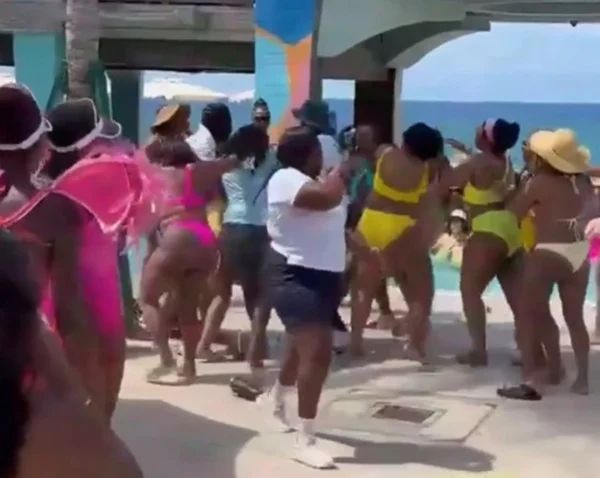 Mulheres se envolvem em pancadaria em clube de luxo nas Bahamas - destaque galeria Mulheres se envolvem em pancadaria em clube de luxo nas Bahamas - destaque galeria