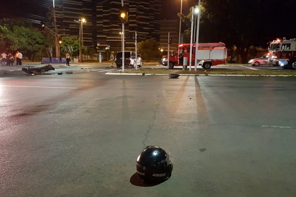 Acidente na W3 Norte deixa um motociclista morto