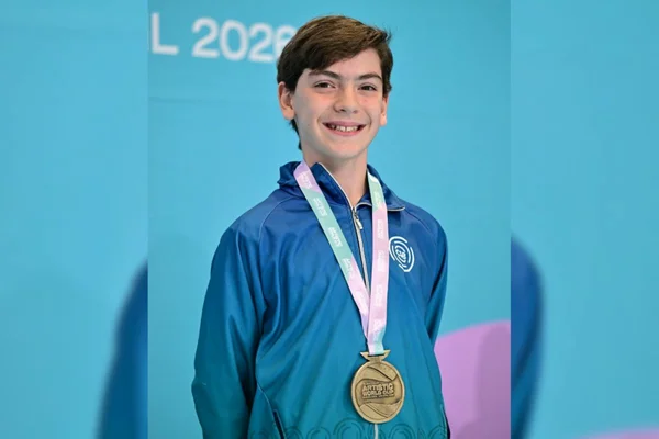 Brasiliense de 12 anos ganha ouro e prata no Mundial de patinação