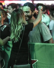 Thiago Rodrigues é flagrado beijando loira misteriosa no Rock in Rio - imagem 3 Thiago Rodrigues é flagrado beijando loira misteriosa no Rock in Rio - imagem 3