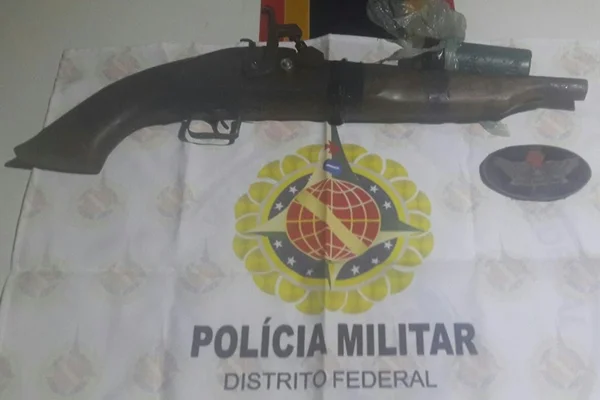 Adolescente é apreendida com revólver caseiro na bolsa em Santa Maria